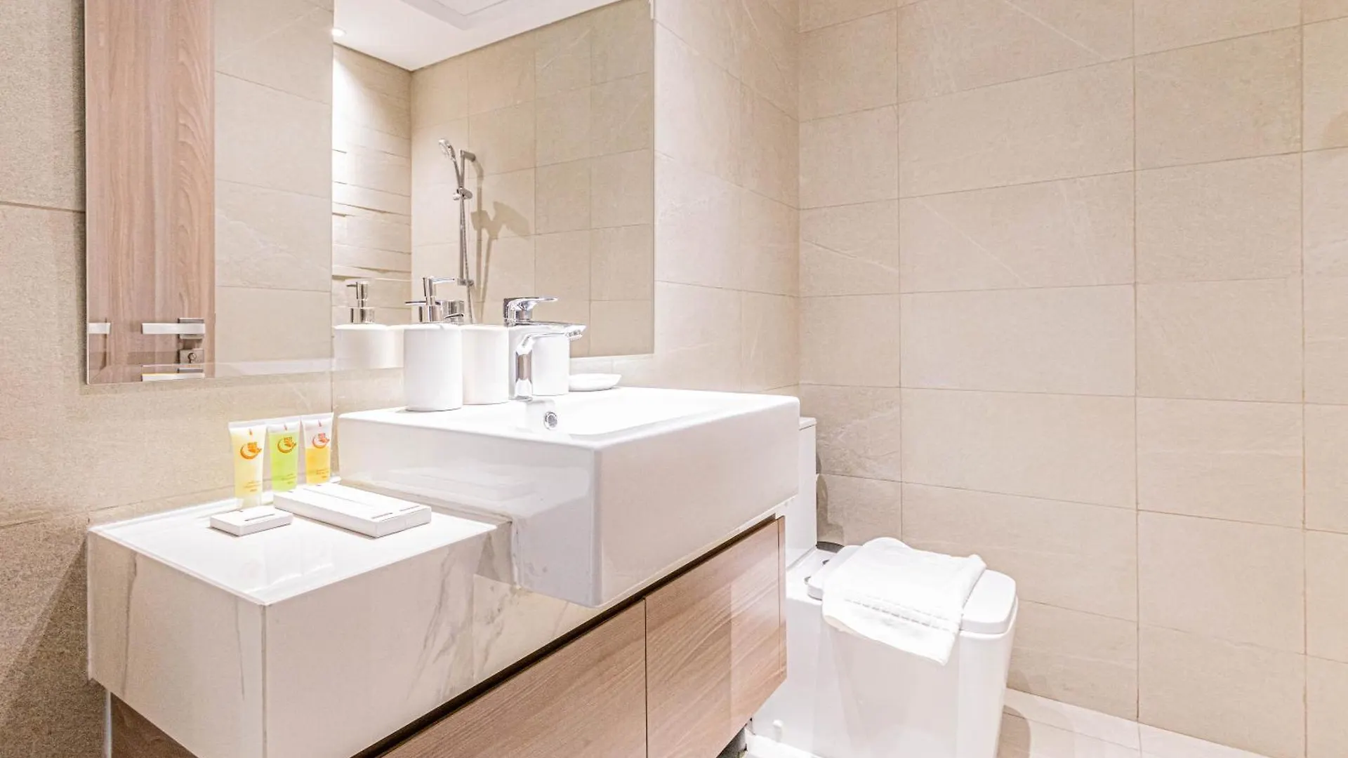 Luxurious 1Br Living In Azizi Riviera 39 Apartment Dubai